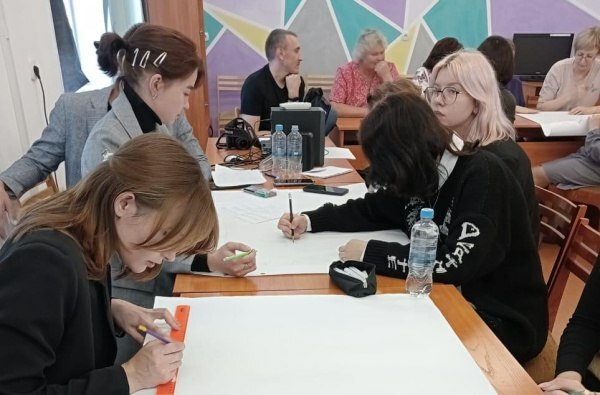 В Центральной библиотеке Доволенского района при участии представителей проектного офиса состоялась стратегическая сессия «Пересоберем библиотеку».
