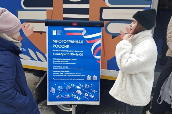 Сотрудники НГОНБ приняли участие в акции «Дарю тепло»