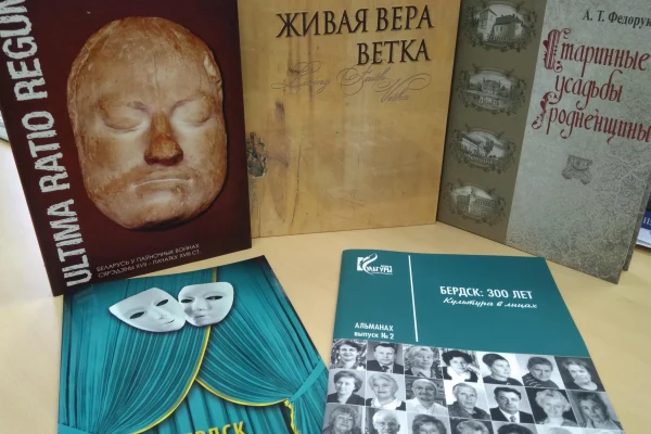 Министерство культуры региона подарило книги в фонд библиотеки