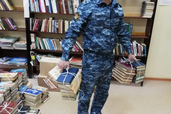 Две тысячи книг собрали новосибирцы для воспитанников детской колонии