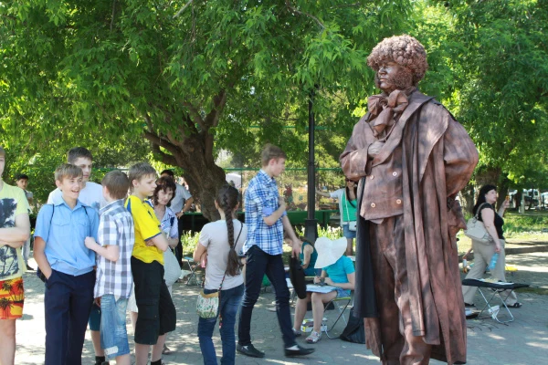 Квизы, литературные гостиные и турнир эрудитов