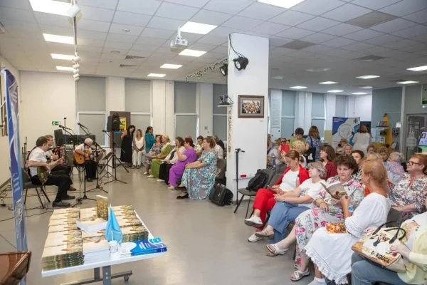 «Свет души в стихах женщины»: презентация поэтического сборника прошла в НГОНБ