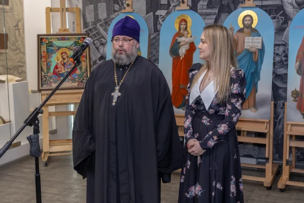 В НГОНБ открылась выставка икон иконописной мастерской «Аксиос»