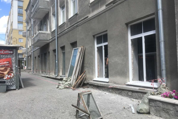 На первом этаже библиотеки полностью заменены окна