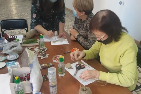 Более 100 человек посетили мастерскую хорошего настроения «Новогодоведение»