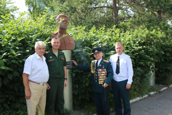 «Герой с нами»: к 95-летию Д.А. Бакурова