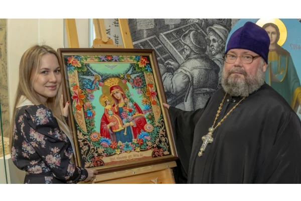 В НГОНБ открылась выставка икон иконописной мастерской «Аксиос»
