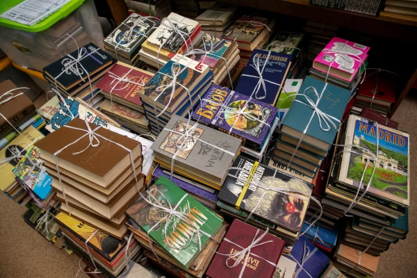 Две тысячи книг собрали новосибирцы для воспитанников детской колонии