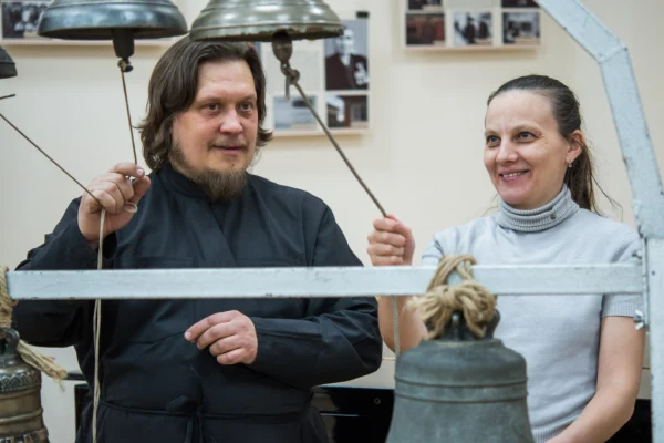 Старинные колокола звучали в библиотеке