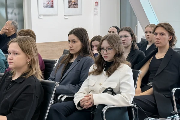 В НГОНБ прошла Международная конференция «Женщины против фашизма»
