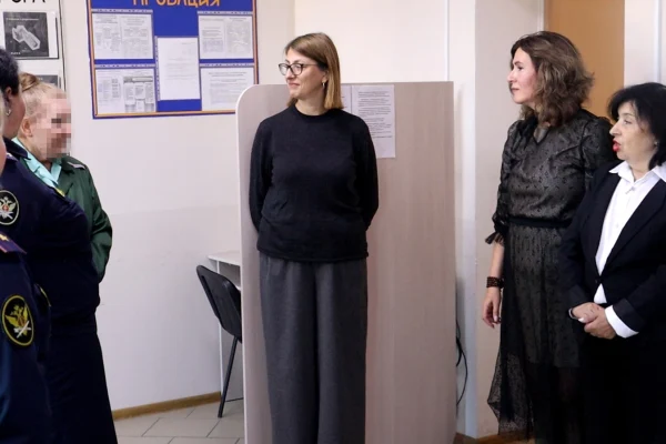 Сотрудники отдела искусств представили программу по Ахматовой в женской колонии