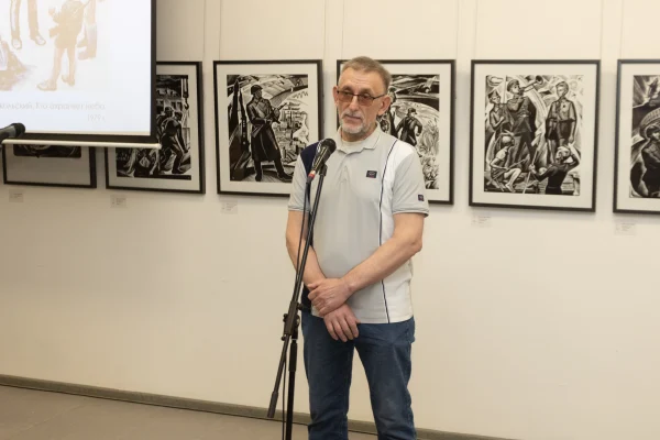 В НГОНБ открылась выставка линогравюр к 100-летию Вениамина Чебанова