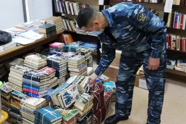 Две тысячи книг собрали новосибирцы для воспитанников детской колонии