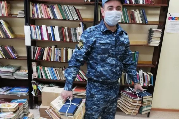 Две тысячи книг собрали новосибирцы для воспитанников детской колонии