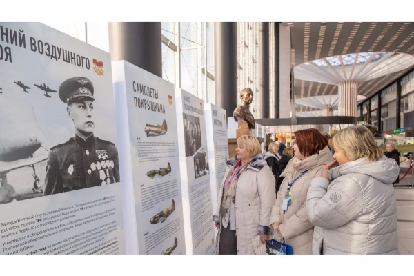 В Новосибирске в аэропорту Толмачёво открылась обновлённая выставка в честь легендарного лётчика Александра Покрышкина