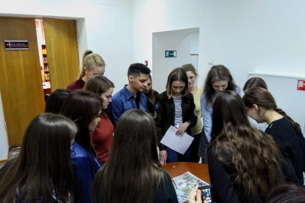 Первокурсники НГПУ приняли участие в квесте на знание английской литературы