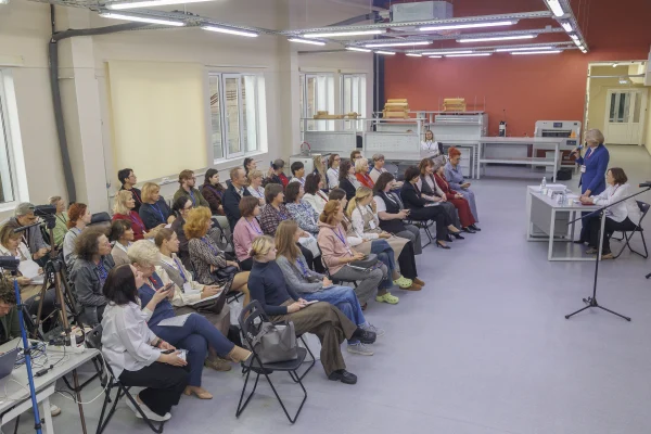 В Новосибирске стартовал Межрегиональный семинар-практикум по реставрации документов с биоповреждениями
