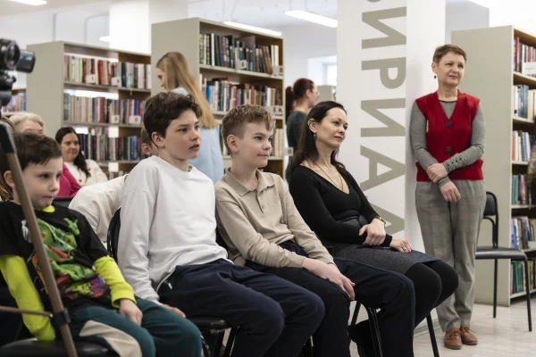 «От книгодарения к интеграции: «Час чтения» в библиотеке»