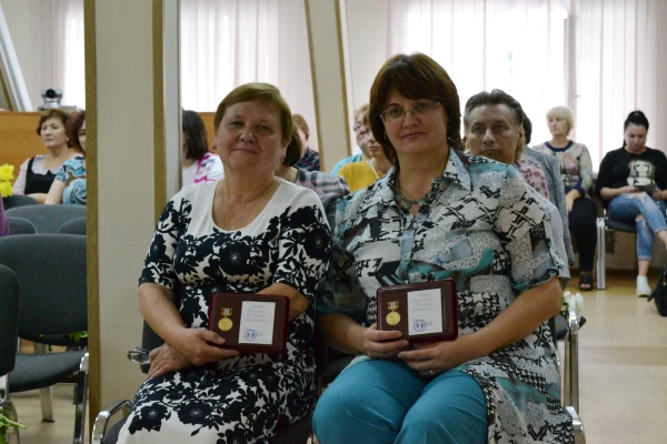 Вручение медалей «80 лет Новосибирской области».