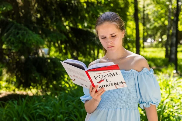 «Библиотека на траве»: июнь с книгой под открытым небом