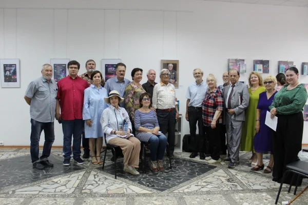 В библиотеке открылась выставка к 100-летию В. П. Казначеева