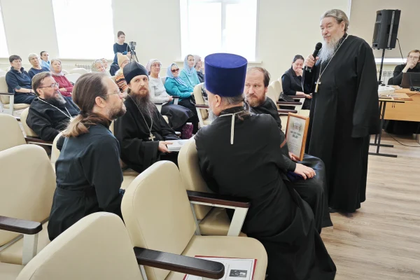 В Новосибирской семинарии презентовали книгу «Просветитель Алтая»