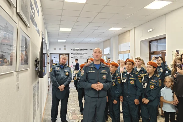 В НГОНБ открылась выставка в честь 35-летия МЧС России