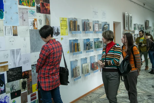 Группа Presidiomodelo выступила на открытии выставки «Вместе вглубь»